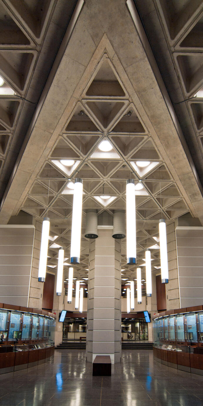 UofT-RobartsLibrary_TallSize-01_2270x4540